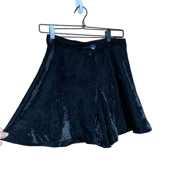 NWT ZARA Velvet High Waisted‎ Black Shorts Size Small - Picture 2 of 5